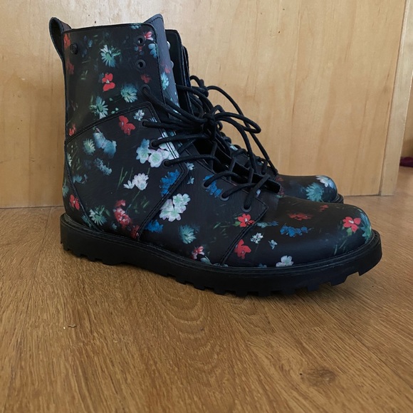 Volcom boots - Picture 2 of 3